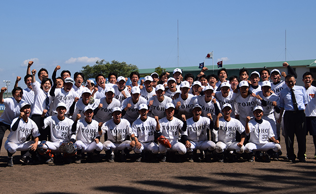 ガッツポーズで喜びの記念写真